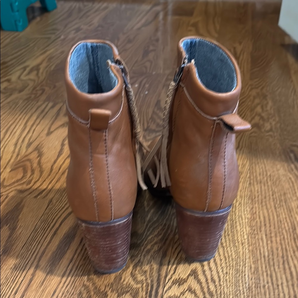 TOMS Tan Ankle Boots with Stacked Heel and Side Zipper - Picture 3 of 6